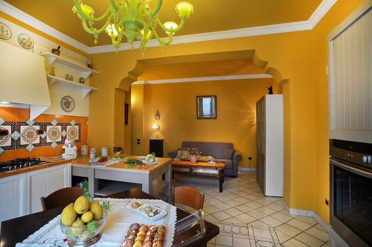 Donna Filomena Casa Vacanza Di Charme Salerno Eksteriør billede