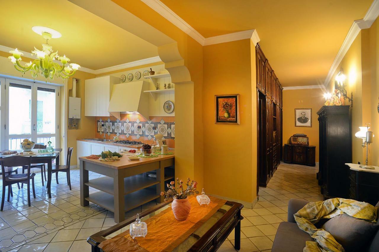 Donna Filomena Casa Vacanza Di Charme Salerno Eksteriør billede